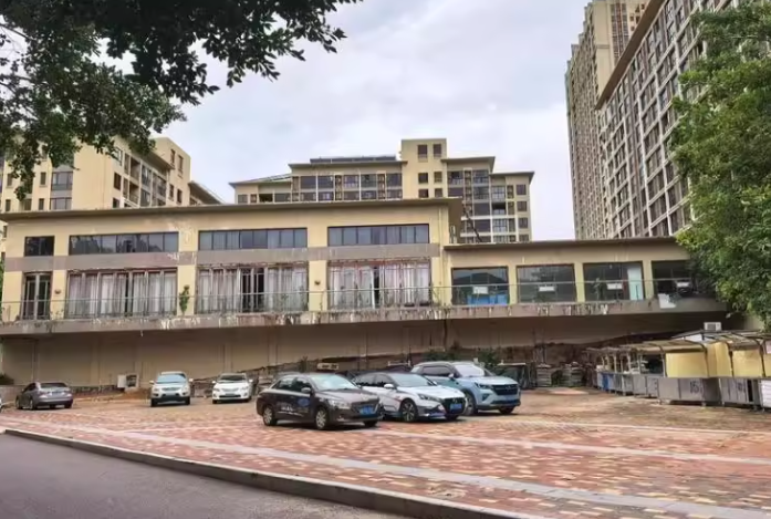 三亚市吉阳大道和泓·假日阳光14号楼